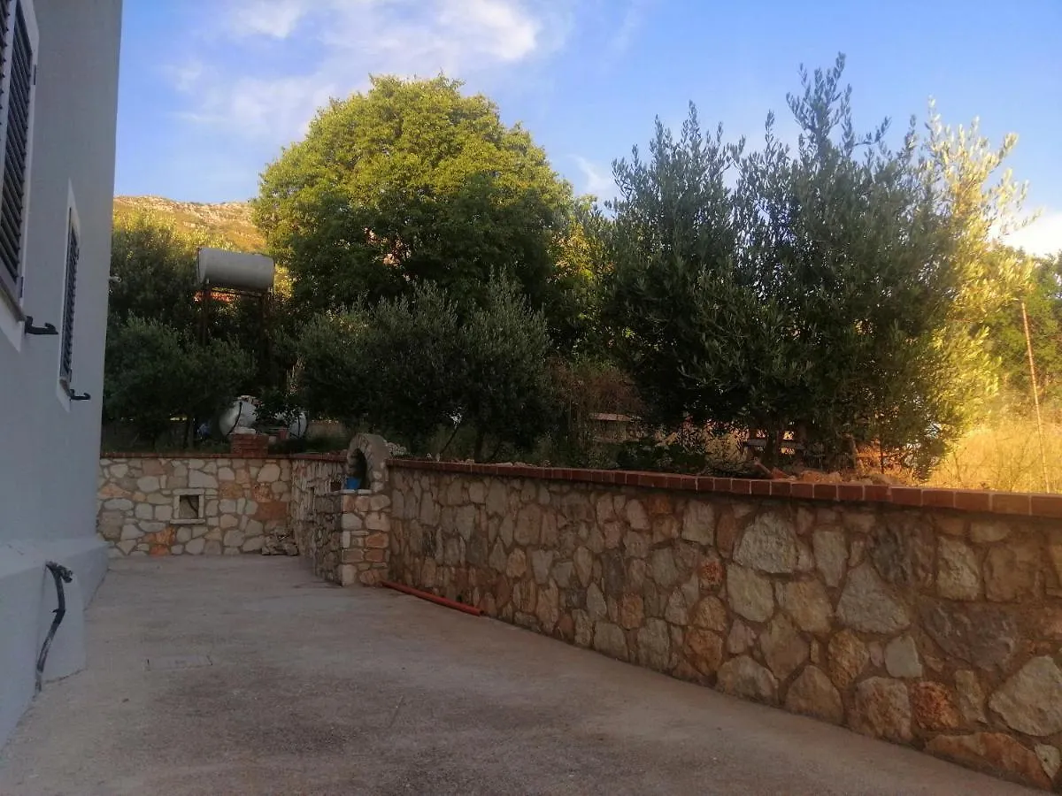 Villa Pulo Tragjas