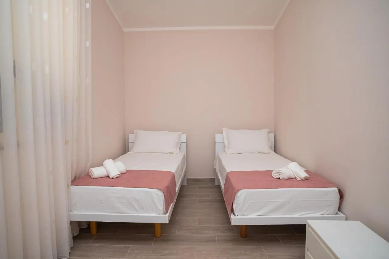 Trajas Villa Pulo 0*,  אלבניה