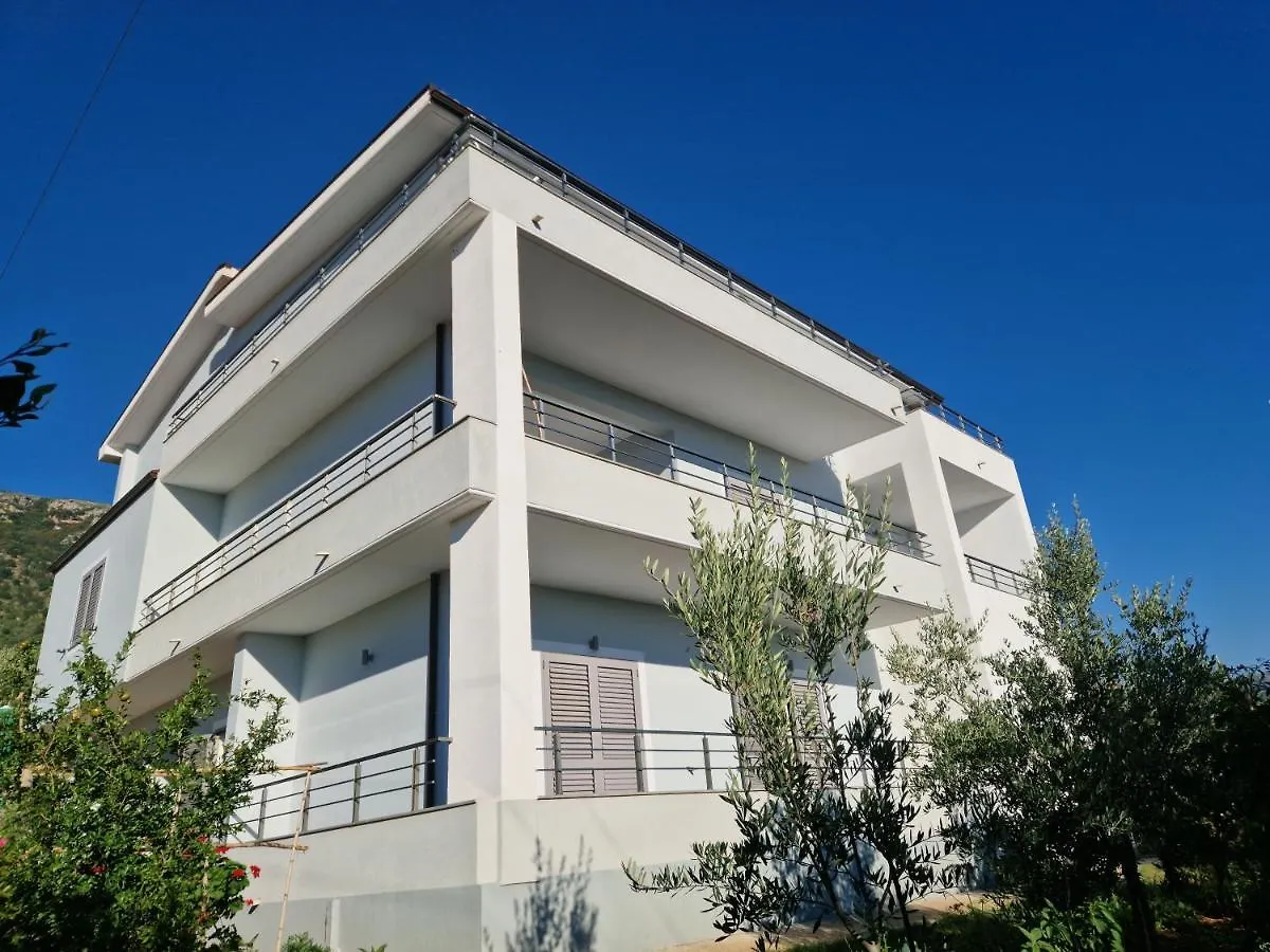 Villa Pulo Tragjas