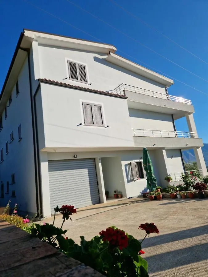 Villa Pulo Tragjas